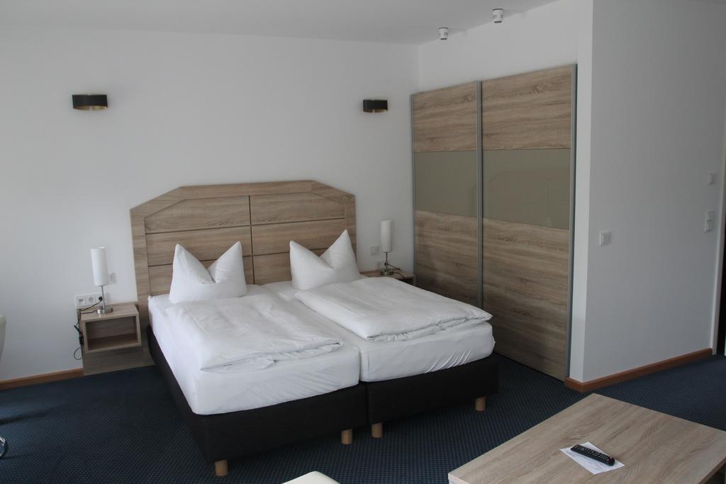 Hotel Lindenstrasse Neuenhagen bei Berlin Dış mekan fotoğraf